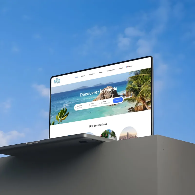 Site internet Alizoa Voyages présenté sur un ordinateur portable