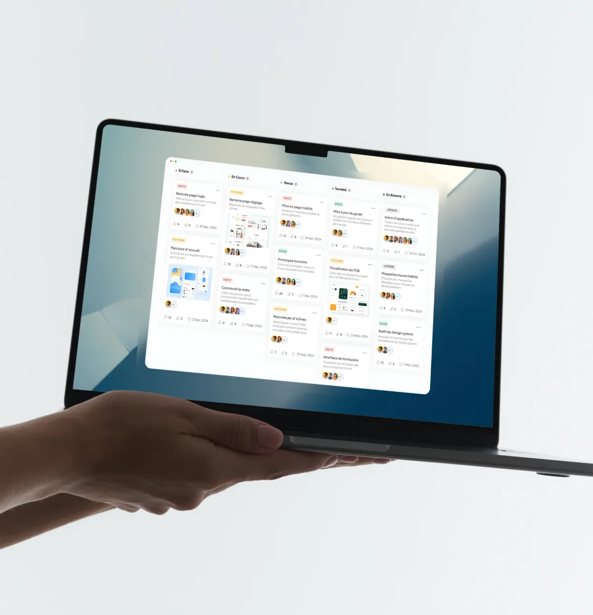 Planning et suivi de projet présentés sur ordinateur et mobile