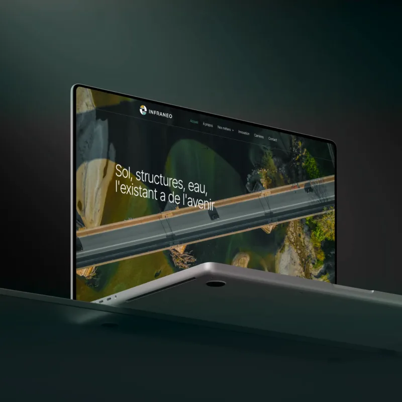 Plateforme web sur mesure Infraneo affichée sur un ordinateur portable